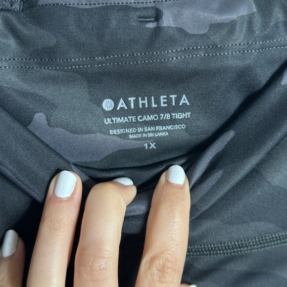 Athleta Women Athletic Camo Black Capri Leggings size 1X. - Picture 5 of 8